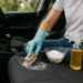 Cómo limpiar las manchas de los sillones del coche con una fórmula casera que es una maravilla con solo 3 ingredientes