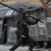 autoridades condenan violencia; reportan 100 policías heridos y 20 detenidos