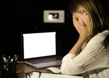 Cran catálogo con fotos alteradas con IA de alumnas de secundaria