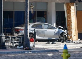 Cuatro muertos y 11 heridos en Florida tras la colisión contra un bar de un coche que huía de la policía