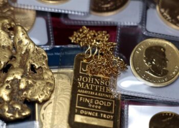 El oro sube más de 1% en la apertura por el clima de aversión al riesgo y pausa del dólar