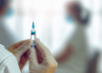 Una nota de la FDA de EU relaciona 10 muertes infantiles con las vacunas COVID