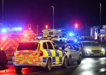 Varios heridos y dos detenidos por un ataque con arma blanca en un tren en Reino Unido