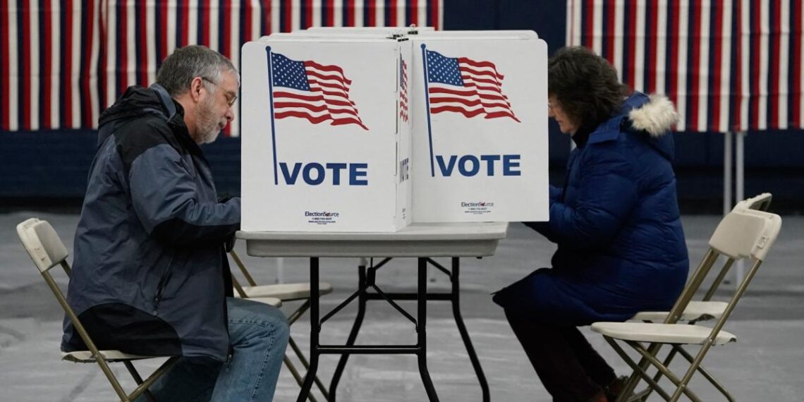 Jueza de EU tumba orden de Trump para exigir pruebas de nacionalidad a los votantes