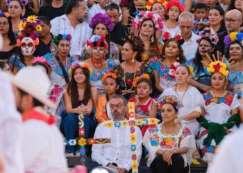 Mara Lezama celebra con el pueblo de Puerto Juárez el Janal Pixan 2025, una ofrenda viva a nuestras raíces mayas