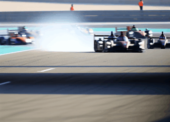 Max Verstappen vuela y se mete entre los McLaren en Qatar