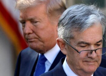 Trump vuelve a criticar a Powell y afirma: “Me encantaría despedirlo”