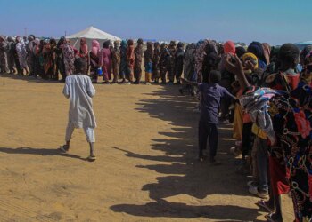 La guerra en Sudán, la mayor crisis humanitaria del globo, también deja un choque de Monarquías del Golfo