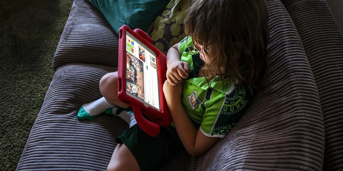 Cientos de miles de adolescentes australianos ya tienen prohibido acceder a Instagram y Facebook