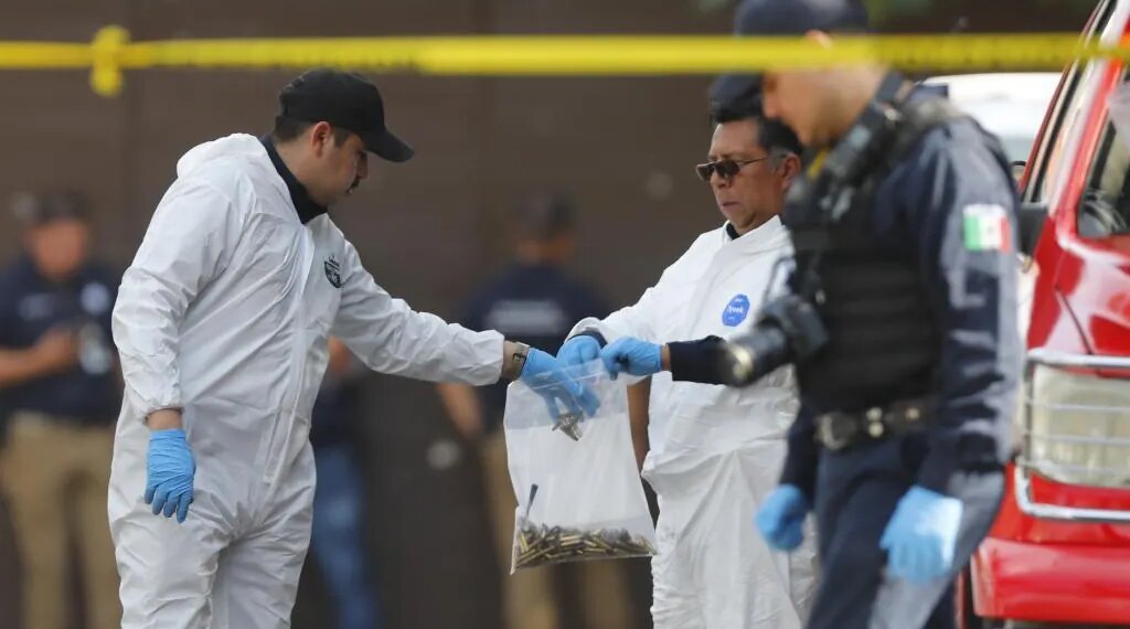 Un empresario, su hija adolescente y un escolta mueren en un tiroteo en el oeste de México