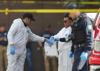 Un empresario, su hija adolescente y un escolta mueren en un tiroteo en el oeste de México