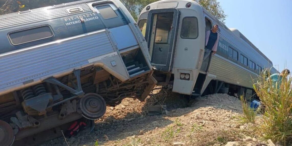 FGR inicia investigación por descarrilamiento del tren Interoceánico; Semar reporta 20 heridos