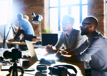 la convergencia de medios, tecnología, finanzas e impacto cultural