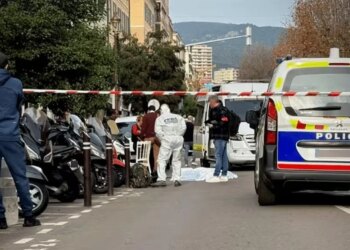 Un hombre armado con un cuchillo muere abatido por la policía en el centro de la ciudad francesa de Ajaccio