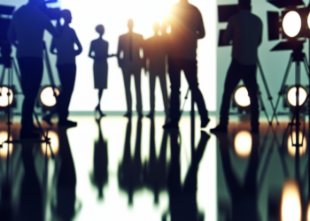 Jeannette Jara promete una oposición "exigente" a Kast tras perder elecciones en Chile