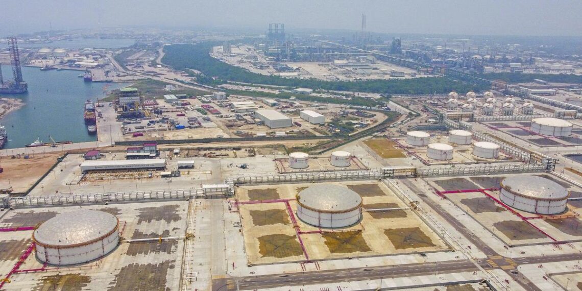 Pemex reactiva refinación, más lento de lo planeado