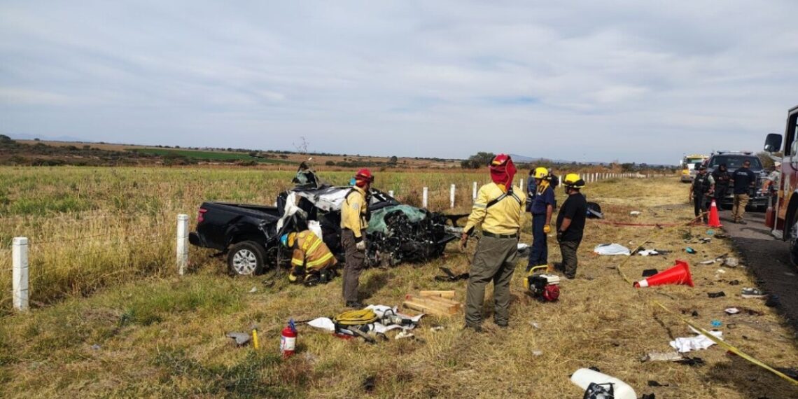 Mueren familia y matrimonio en carambolas en Jalisco, reportan 7 muertos y 18 heridos