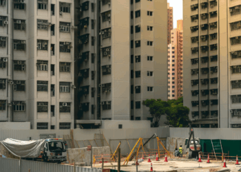 Trece detenidos por el incendio que causó la muerte a 146 personas en Hong Kong