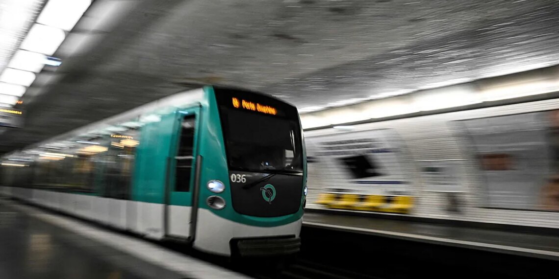 Tres mujeres, heridas a punta de cuchillo en el metro de París