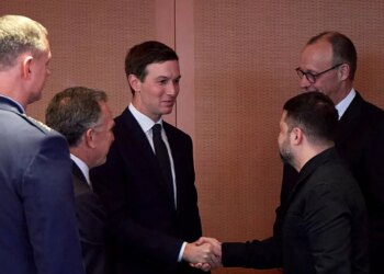 Zelenski vuelve a reunirse en Berlín con los emisarios de Trump tras la posible renuncia de Ucrania a ingresar en la OTAN