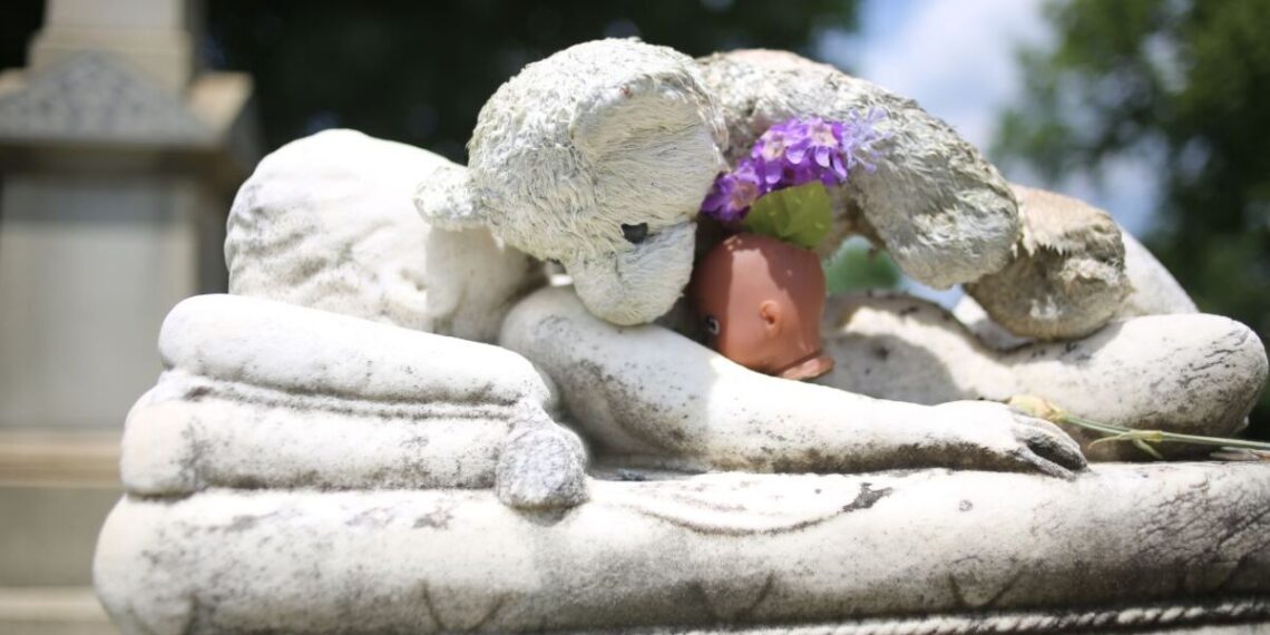 Despiden a Dieguito, el niño atropellado en Naucalpan, con los juguetes que pidió para Día de Reyes