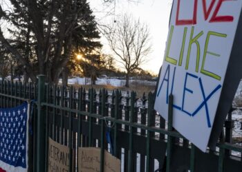 Suspendidos de sus funciones los agentes de la Patrulla Fronteriza que dispararon a Alex Pretti