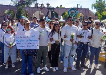 Comunidad sorda marcha por el asesinato de familia de intérpretes en Michoacán