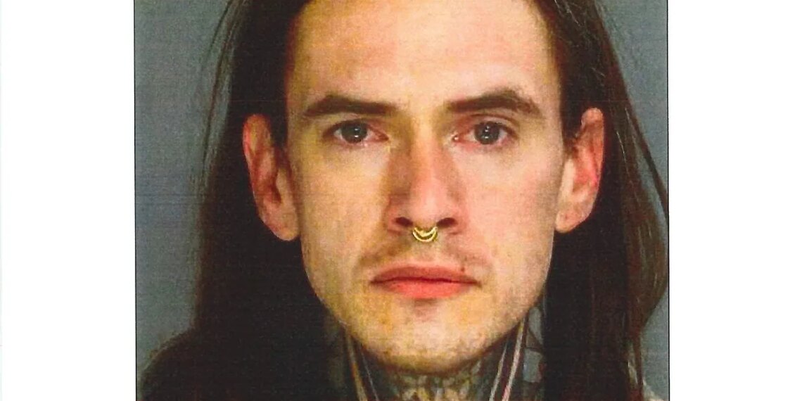 Arrestan a un hombre en EEUU tras descubrir que guardaba más de cien restos humanos robados en el interior de su hogar