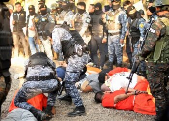 Guatemala declara el estado de sitio y autoriza al Ejército a actuar contra las pandillas: "Estamos poniendo de rodillas a los criminales"