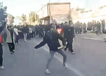 Irán amenaza con atacar tropas de EEUU en la región tras el aviso de Trump de intervenir en las protestas