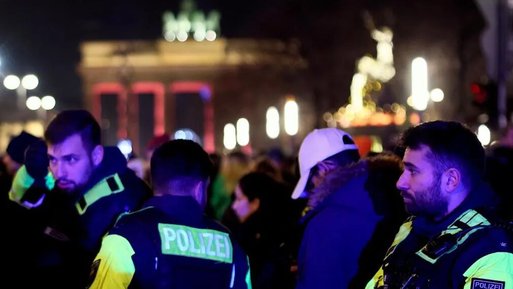 La Nochevieja en Berlín deja 420 detenidos y 30 policías heridos
