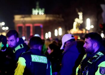 La Nochevieja en Berlín deja 420 detenidos y 30 policías heridos