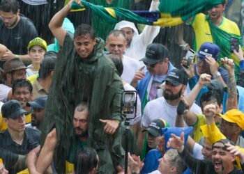 8 personas en "condiciones inestables" por rayo que cayó durante protesta a favor de Bolsonaro en Brasil