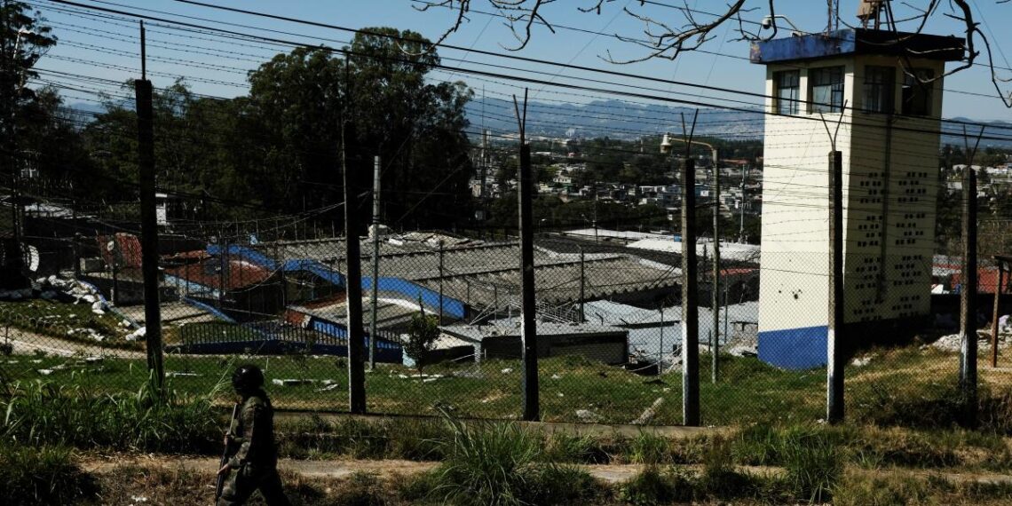 Pandilleros se amotinan nuevamente en varias cárceles de Guatemala