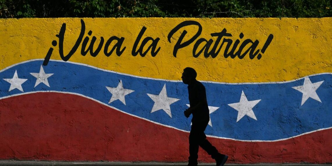 Venezuela libera a 400 presos y presenta excarcelaciones como gesto de paz