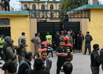 Estado Islámico reivindica atentado suicida contra mezquita chiíta en Pakistán que deja 31 muertos