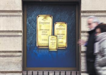 Metales se desinflan, oro cayó 13% y plata 32% en cuatro días