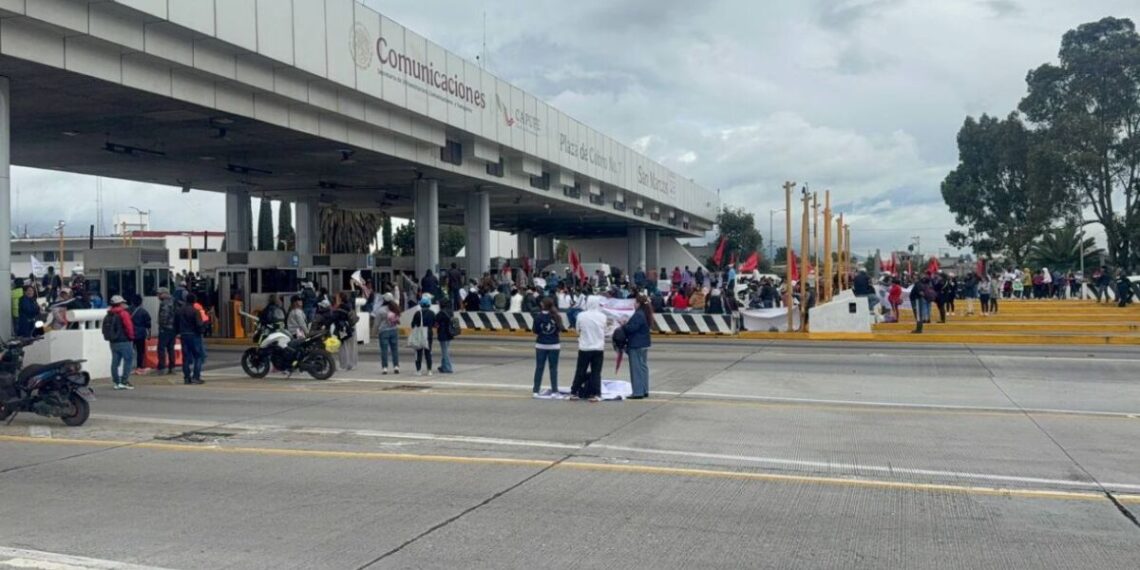 Tramo cerrado por obras de construcción y desvío de conductores