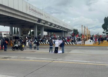Tramo cerrado por obras de construcción y desvío de conductores