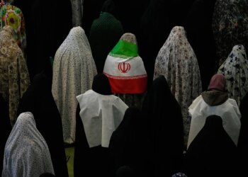 Los bombardeos dejan Teherán sin luz mientras Trump prolonga su ultimátum contra el régimen