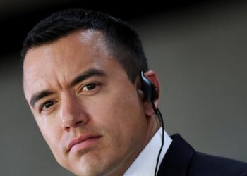 Ecuador bombardea grupos colombianos dentro de su territorio