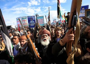 Los hutíes entran en la espiral de ataques contra Israel  y no descartan cerrar el Estrecho de Bab el Mandeb