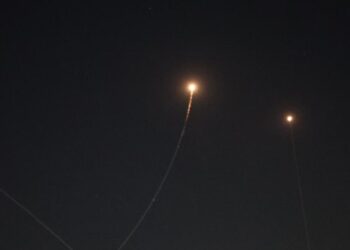 Irán asegura que lanzó grandes ataques contra objetivos estadounidenses e israelíes