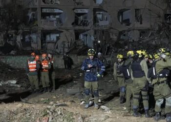 Irán impacta con misiles en Arad y Dimona, donde hay una instalación nuclear en Israel