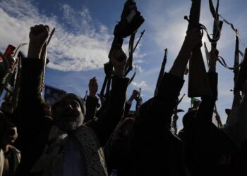 Israel ataca centro de armamento naval iraní, y se escuchan fuertes explosiones en Teherán