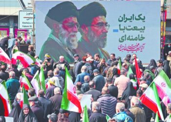 Israel ataca yacimiento iraní; Trump recula