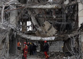 Israel anuncia que lanzó una oleada de ataques "a gran escala" contra Teherán