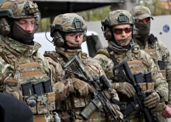 Varios ataques rusos dejan al menos un muerto y docenas de heridos en Ucrania, que apunta a zonas industriales rusas