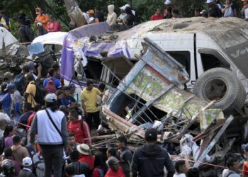 Ataque con explosivos en carretera del suroeste de Colombia deja 13 muertos y 38 heridos