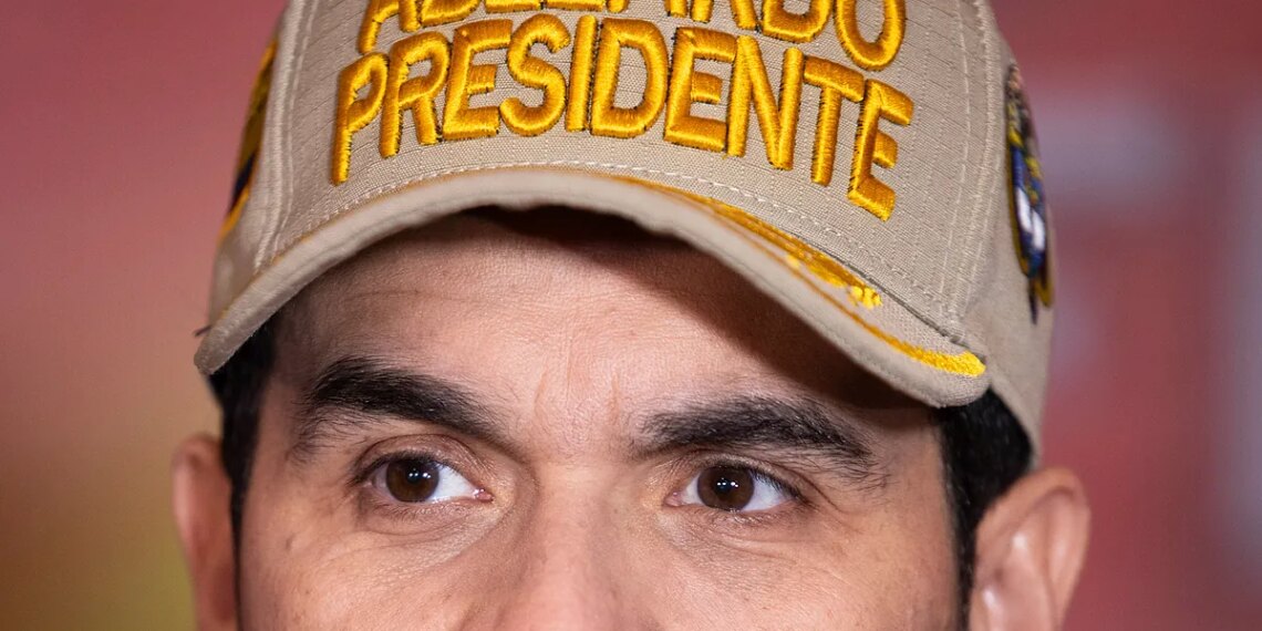 Abelardo de la Espriella, candidato presidencial colombiano: "Gustavo Petro y sus cómplices han destruido el país"